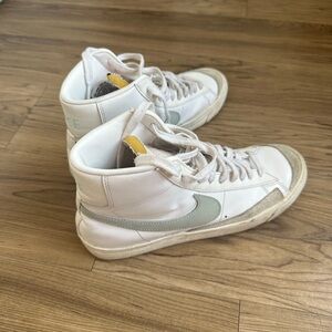 NIKE HIGHTOPS W. LIGHT BLUE NIKE CHECK